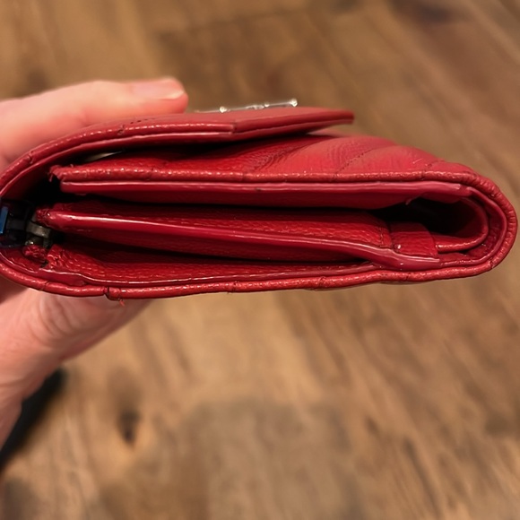 YSL RED CASSANDRE MATELASSÉ COMPACT TRI FOLD WALLET - Picture 7 of 8